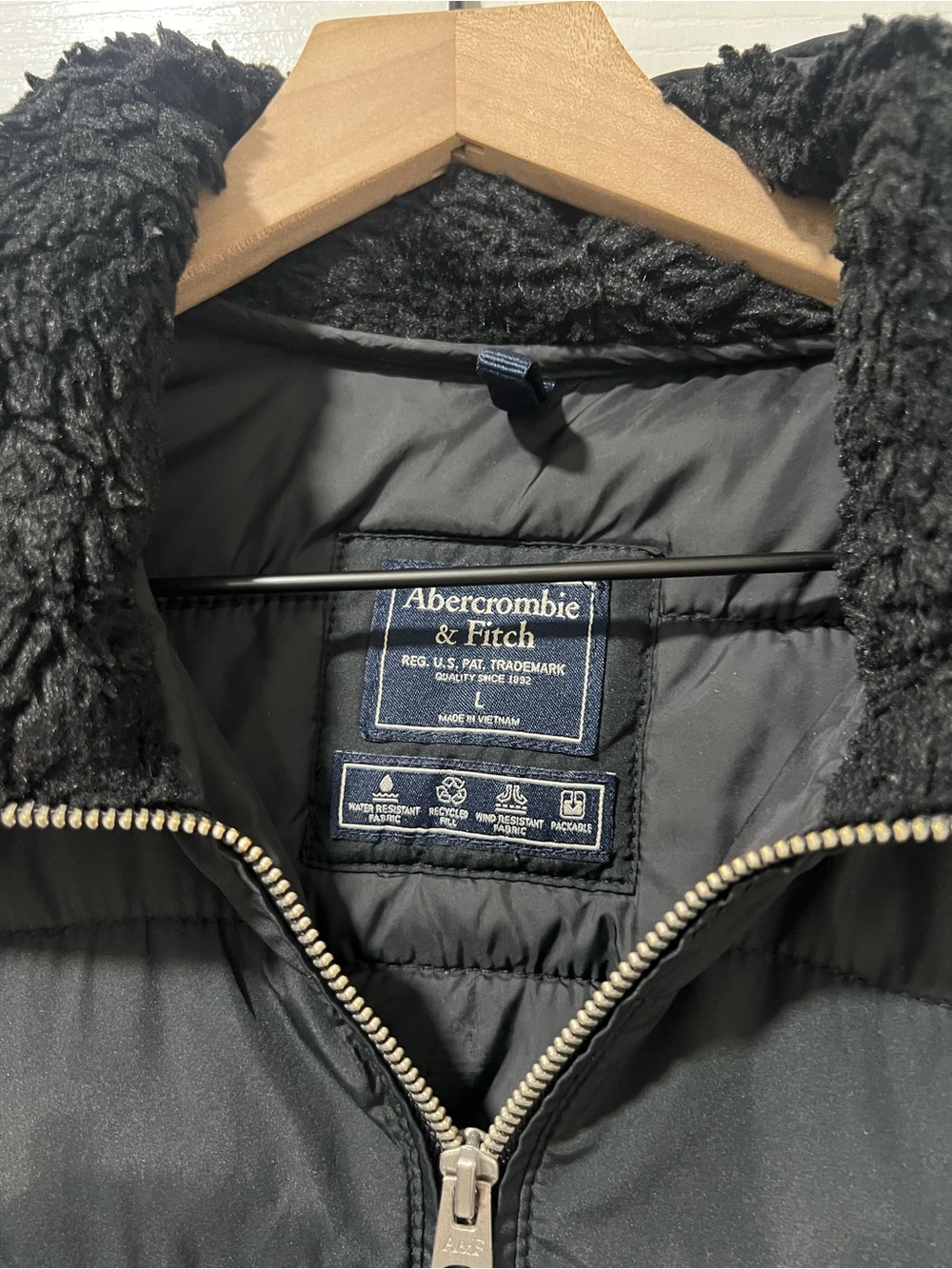 Abercrombie & Fitch Black Quilted Hooded Puffer Jacket - Picture 2 of 6